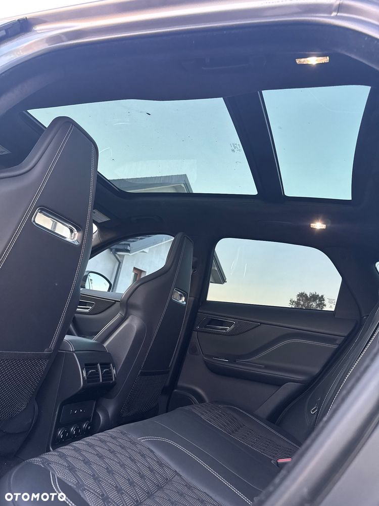 Jaguar F-Pace AWD SVR - 18
