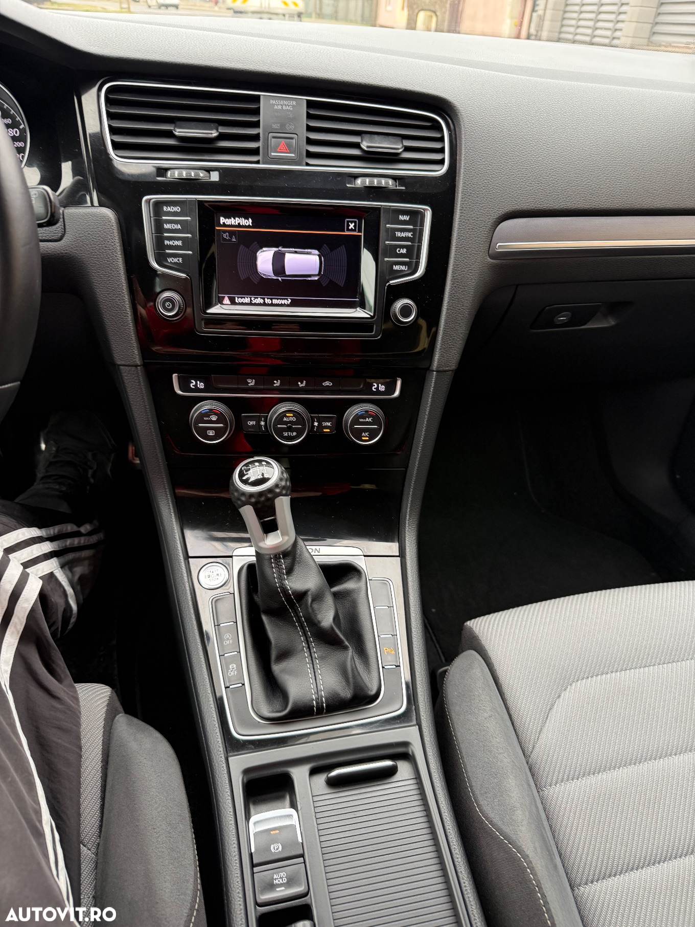 Volkswagen Golf - 23