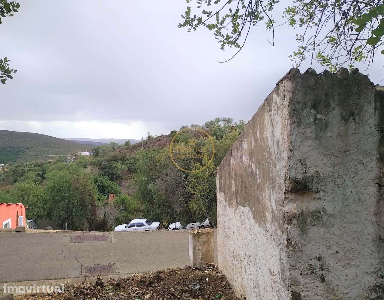 Terreno em Alte com 2.200 m2 no qual está inserida uma ruína com a áre - Grande imagem: 4/7