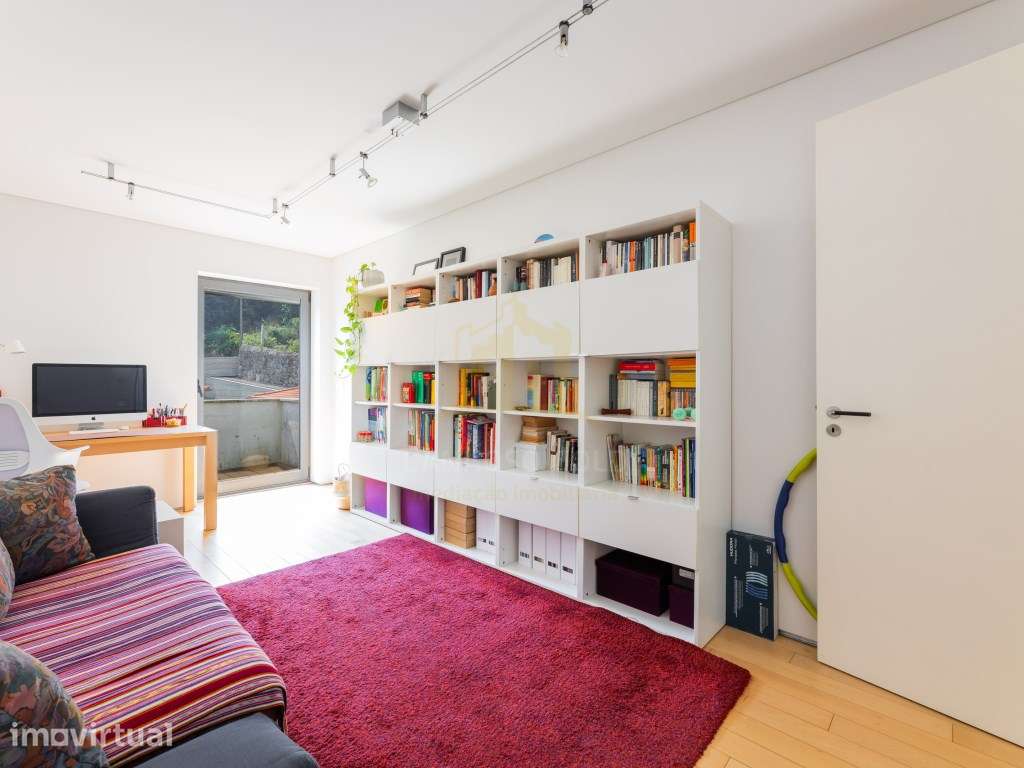 Exclusiva Moradia T5 de Arquitetura Contemporânea na Póvoa de Lanhoso - Grande imagem: 4/51