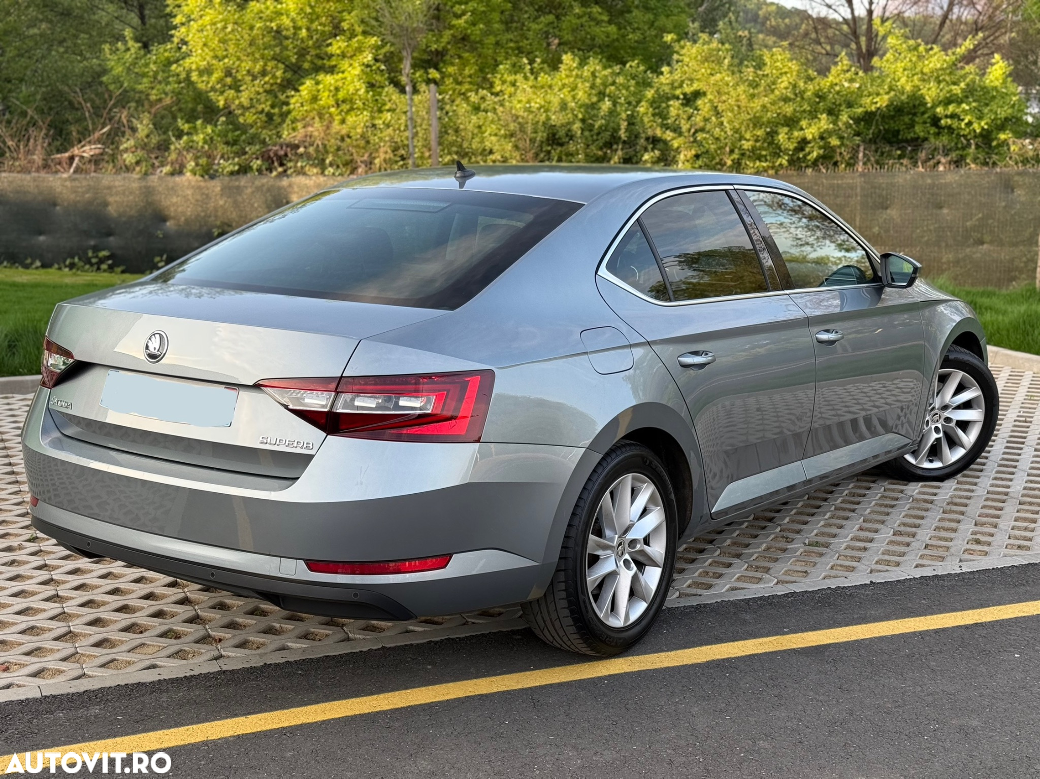 Skoda Superb 2.0 TDI DSG Style - 3