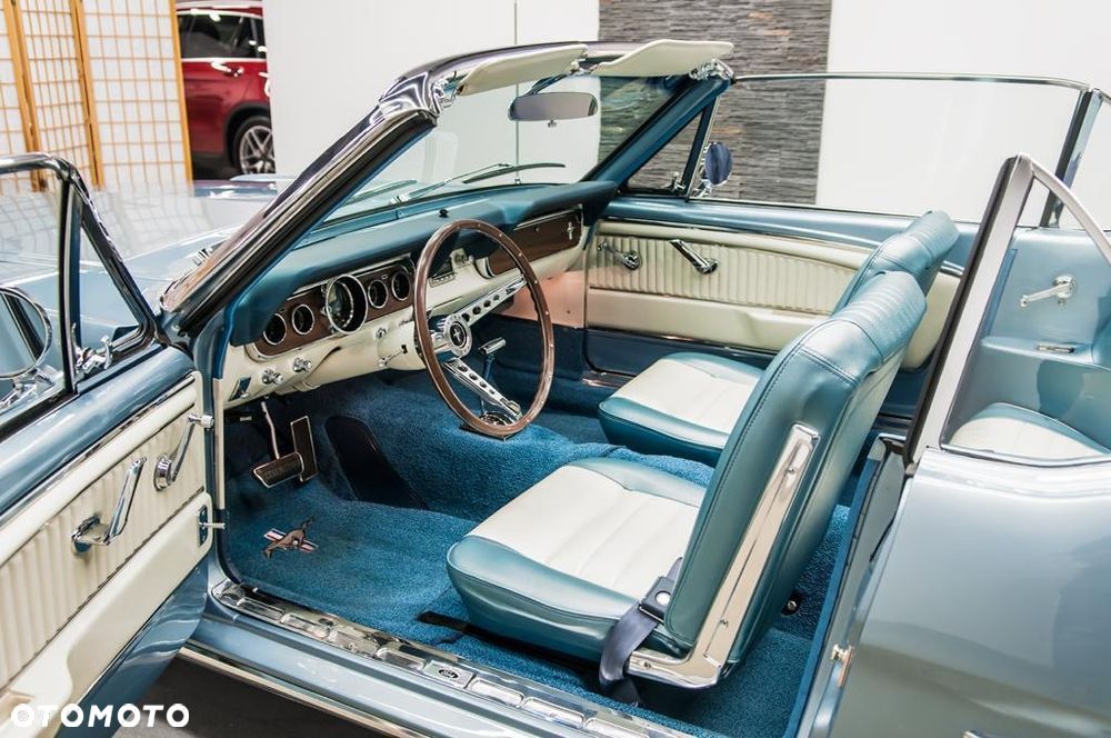 Ford Mustang - 1