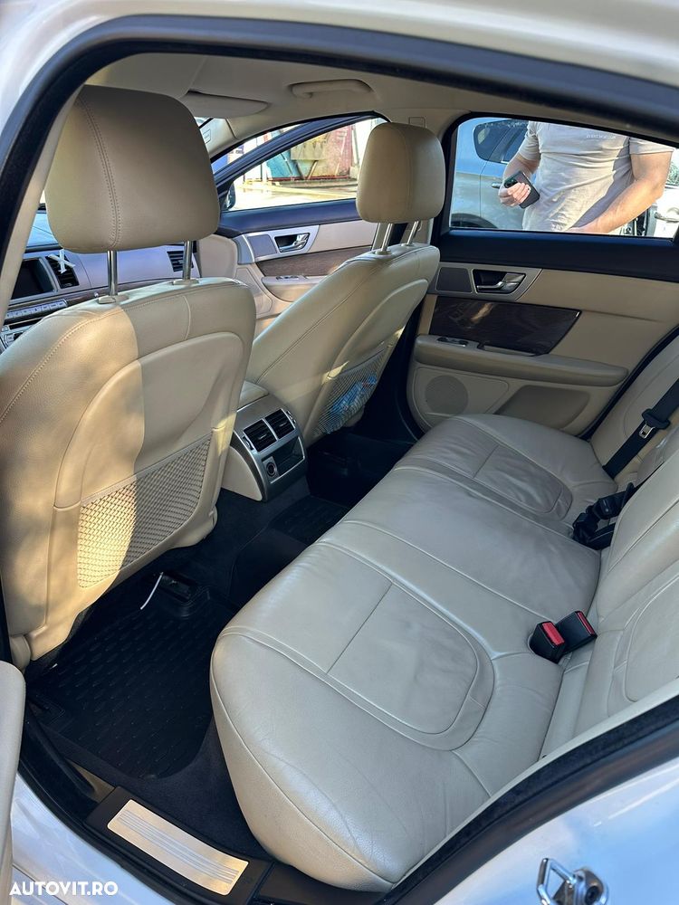 Jaguar XF 3.0 V6 Diesel Luxury - 6