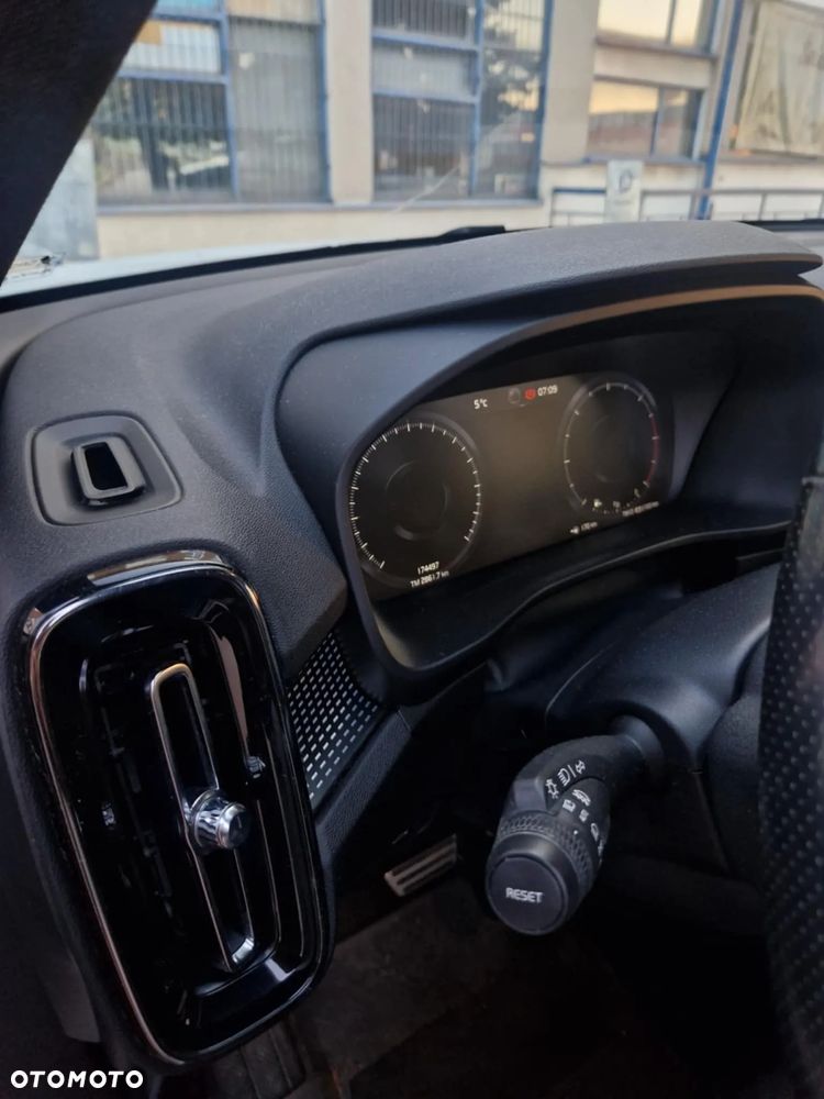 Volvo XC 40 D4 AWD R-Design - 11