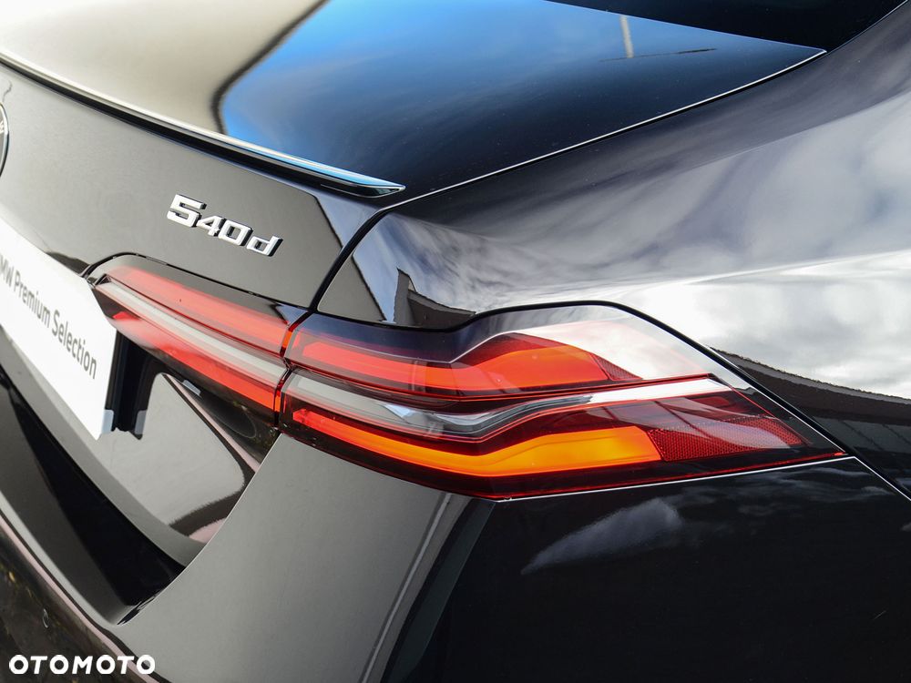 BMW Seria 5 540d xDrive mHEV - 15