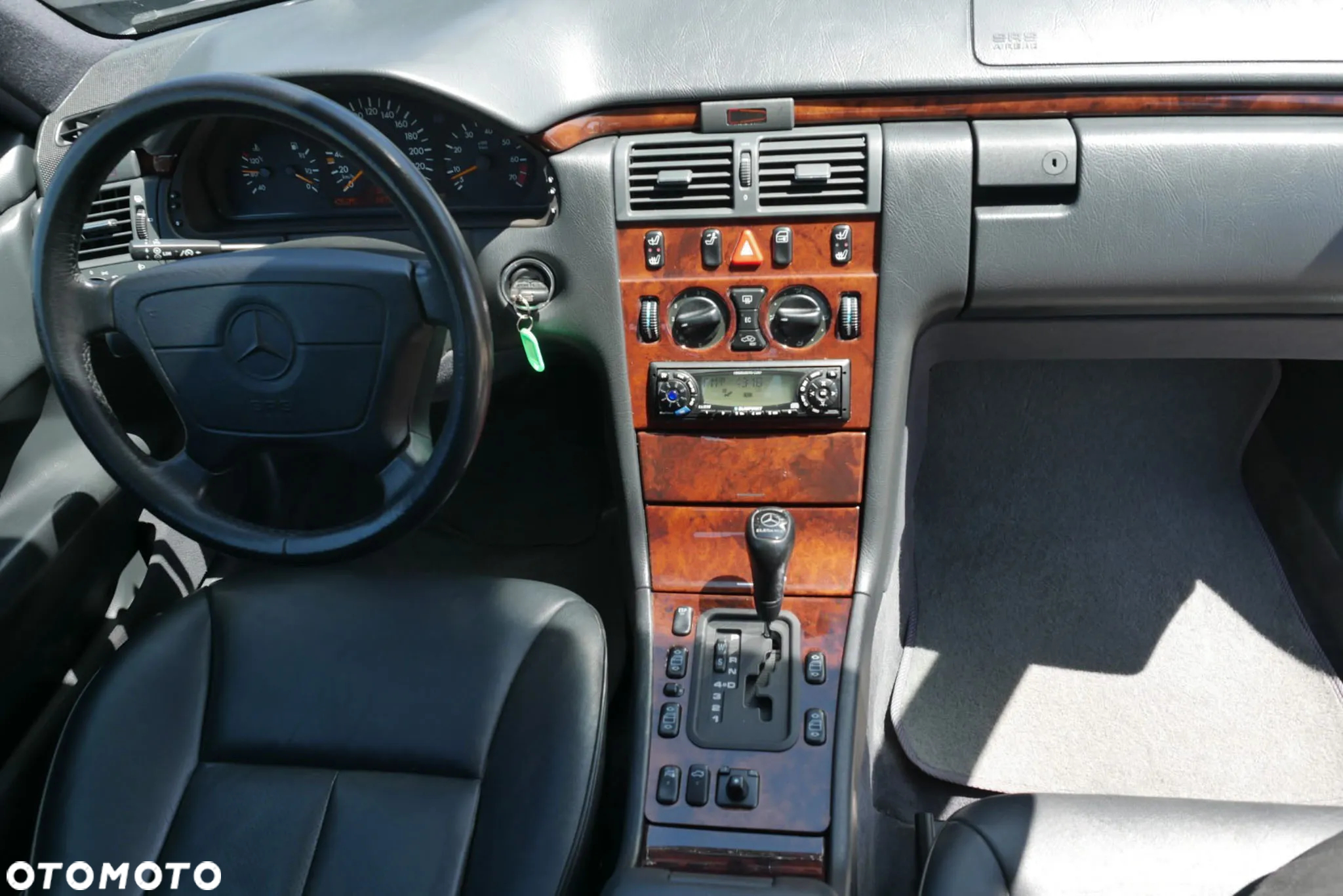 Mercedes-Benz Klasa E 240 Elegance - 17