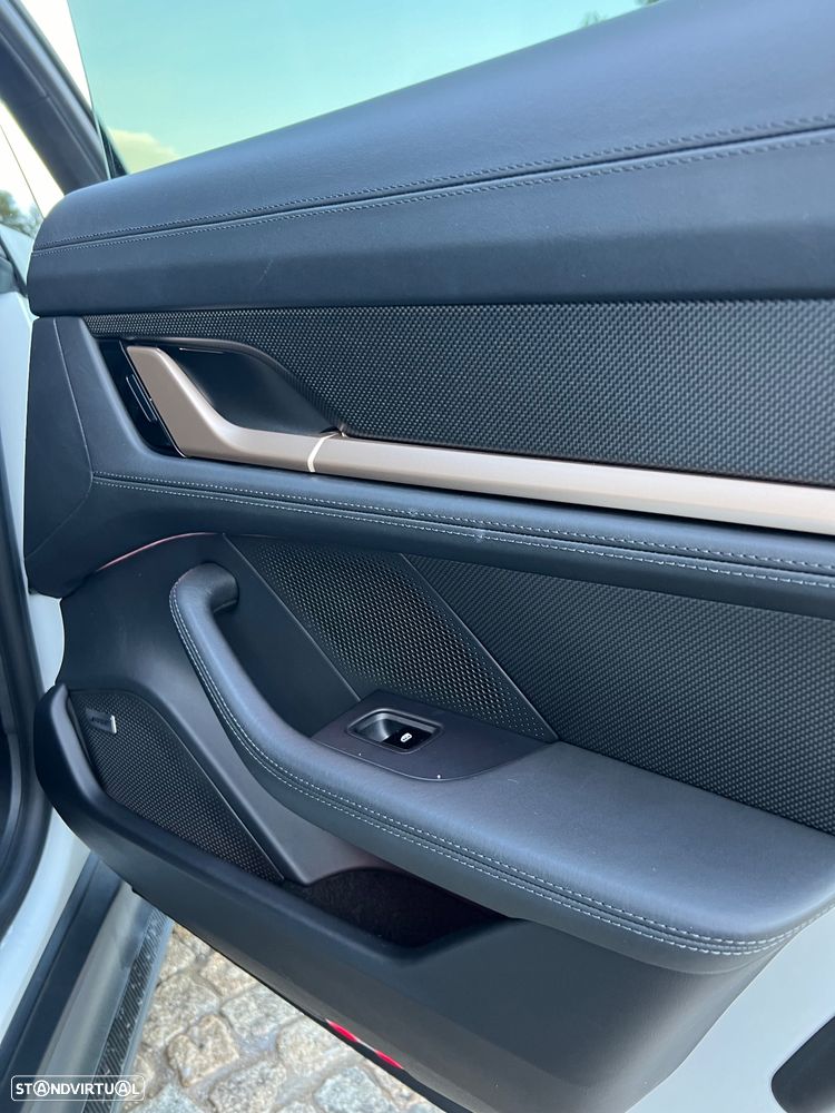 Porsche Taycan Turbo S - 27