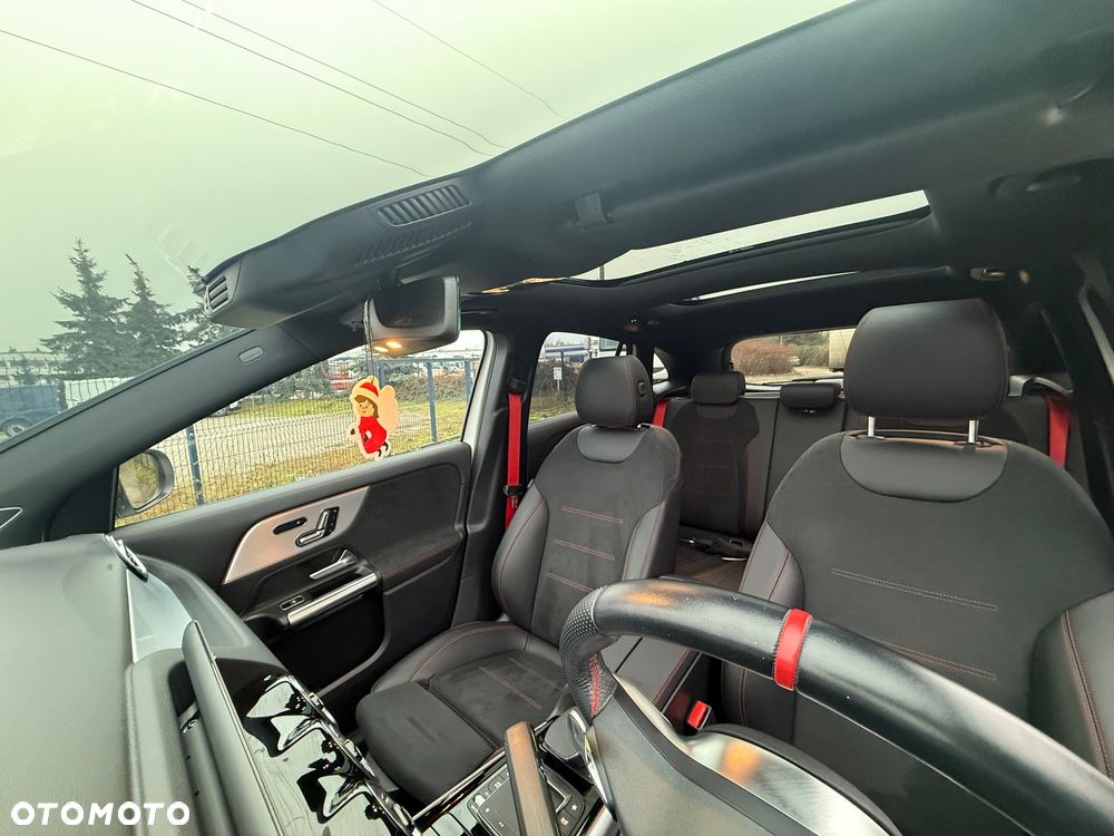 Mercedes-Benz GLA - 13