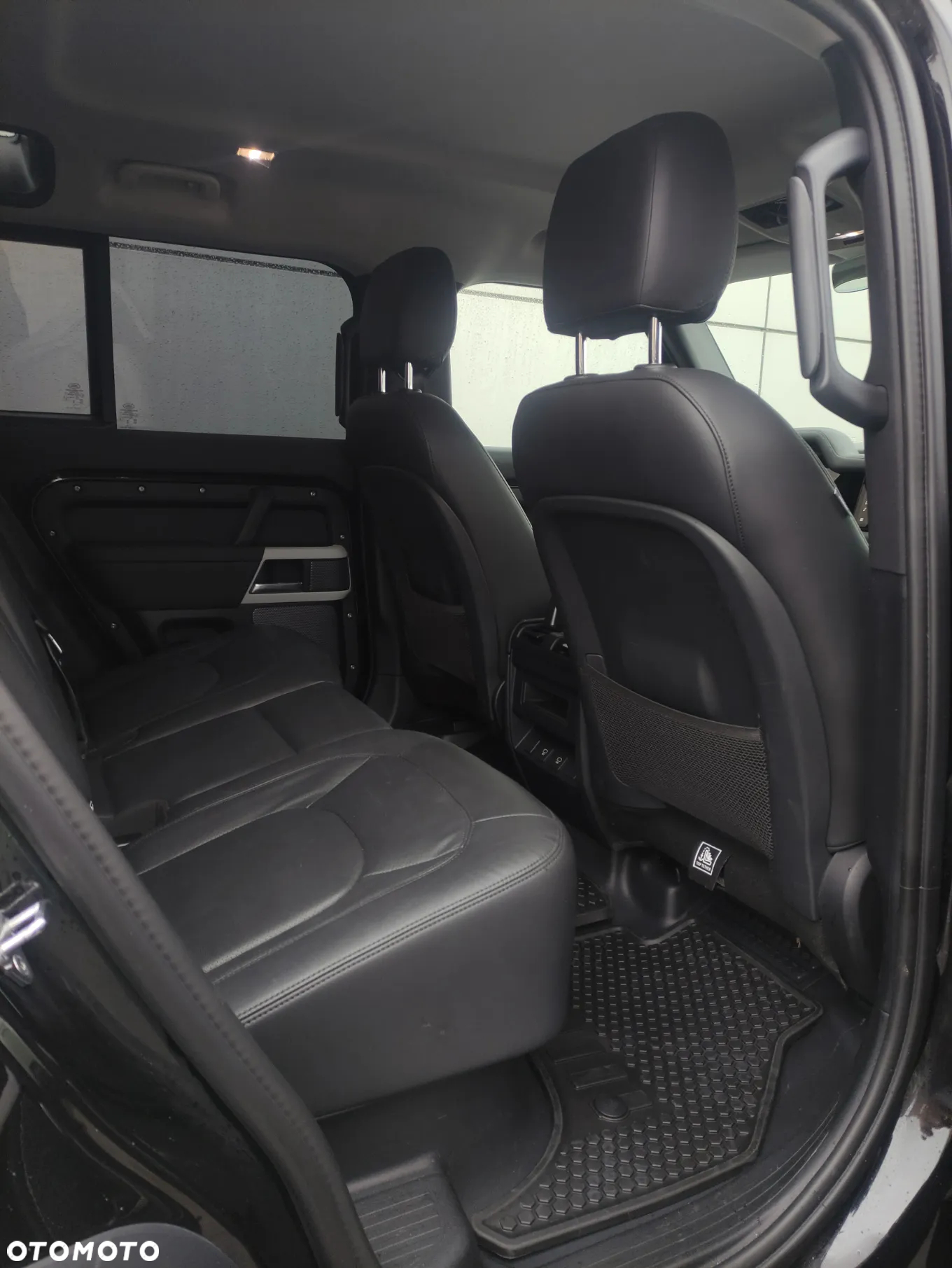 Land Rover Defender - 12