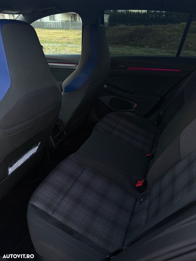 Volkswagen Golf - 10
