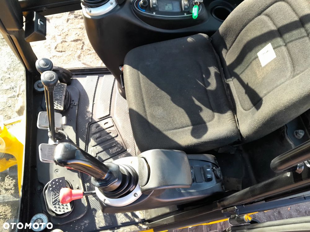 JCB 8018 - 24