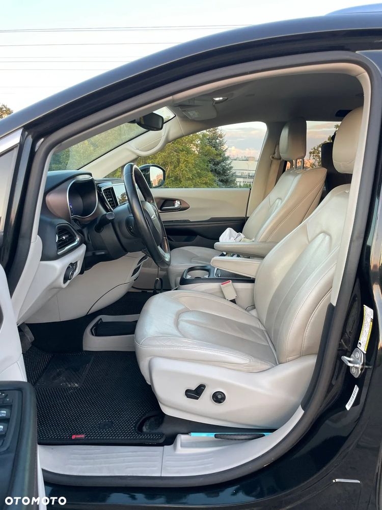 Chrysler Pacifica - 8