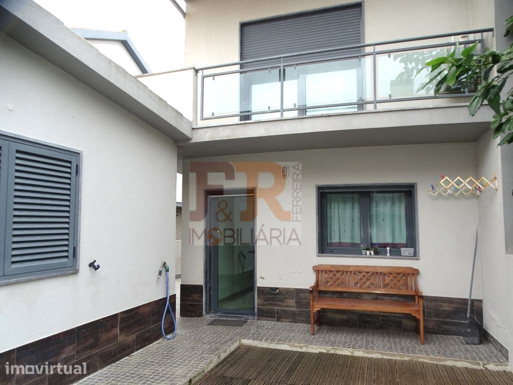 Moradia Geminada Triplex T3 com Garagem Quinta do Conde - Grande imagem: 2/56