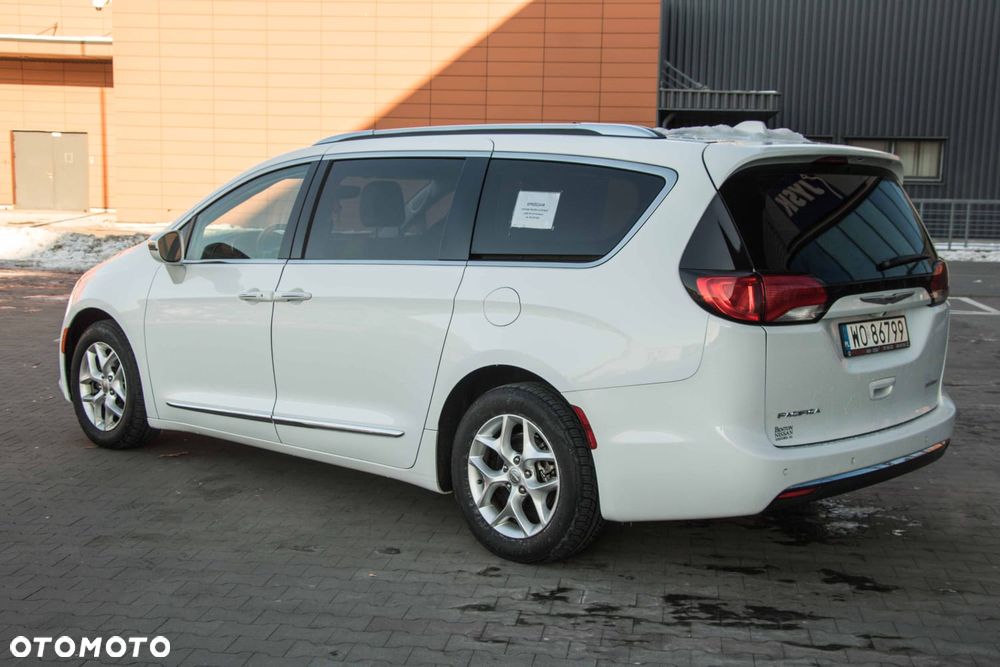 Chrysler Pacifica - 18