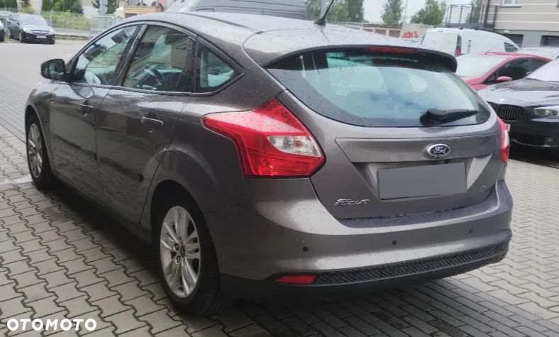 Ford Focus 1.6 Ambiente - 2