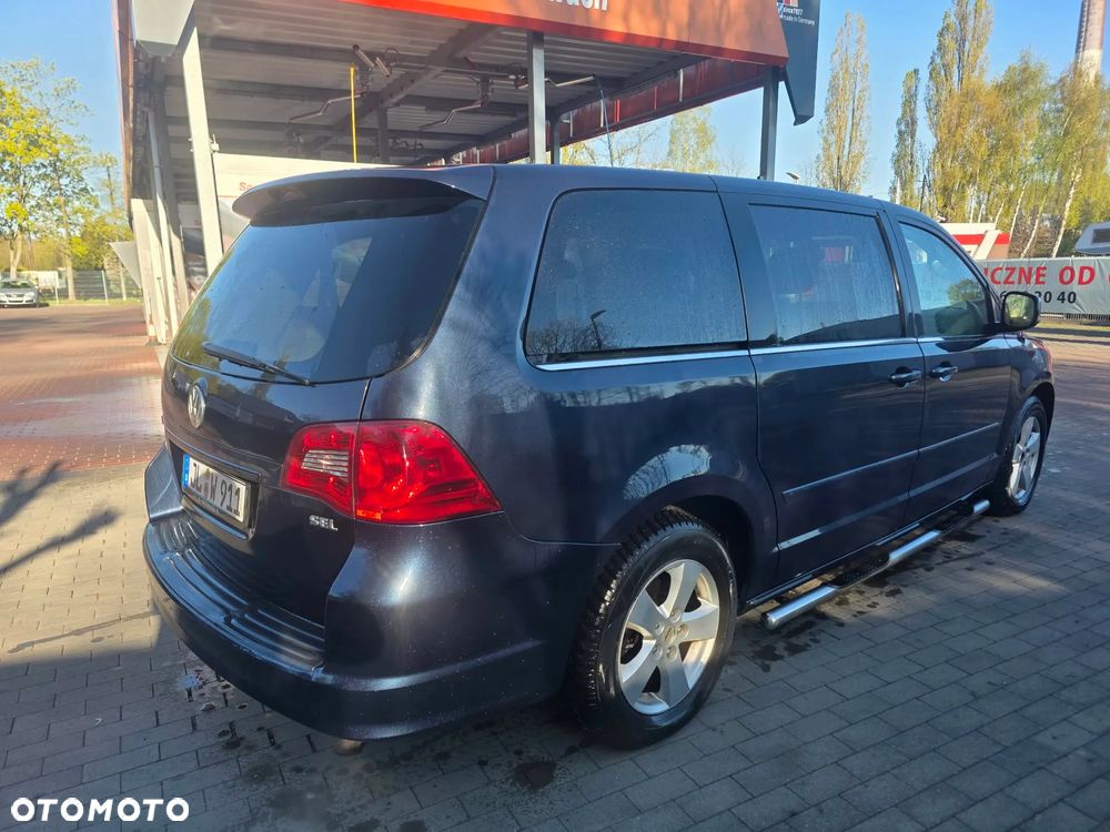 Volkswagen Routan - 8