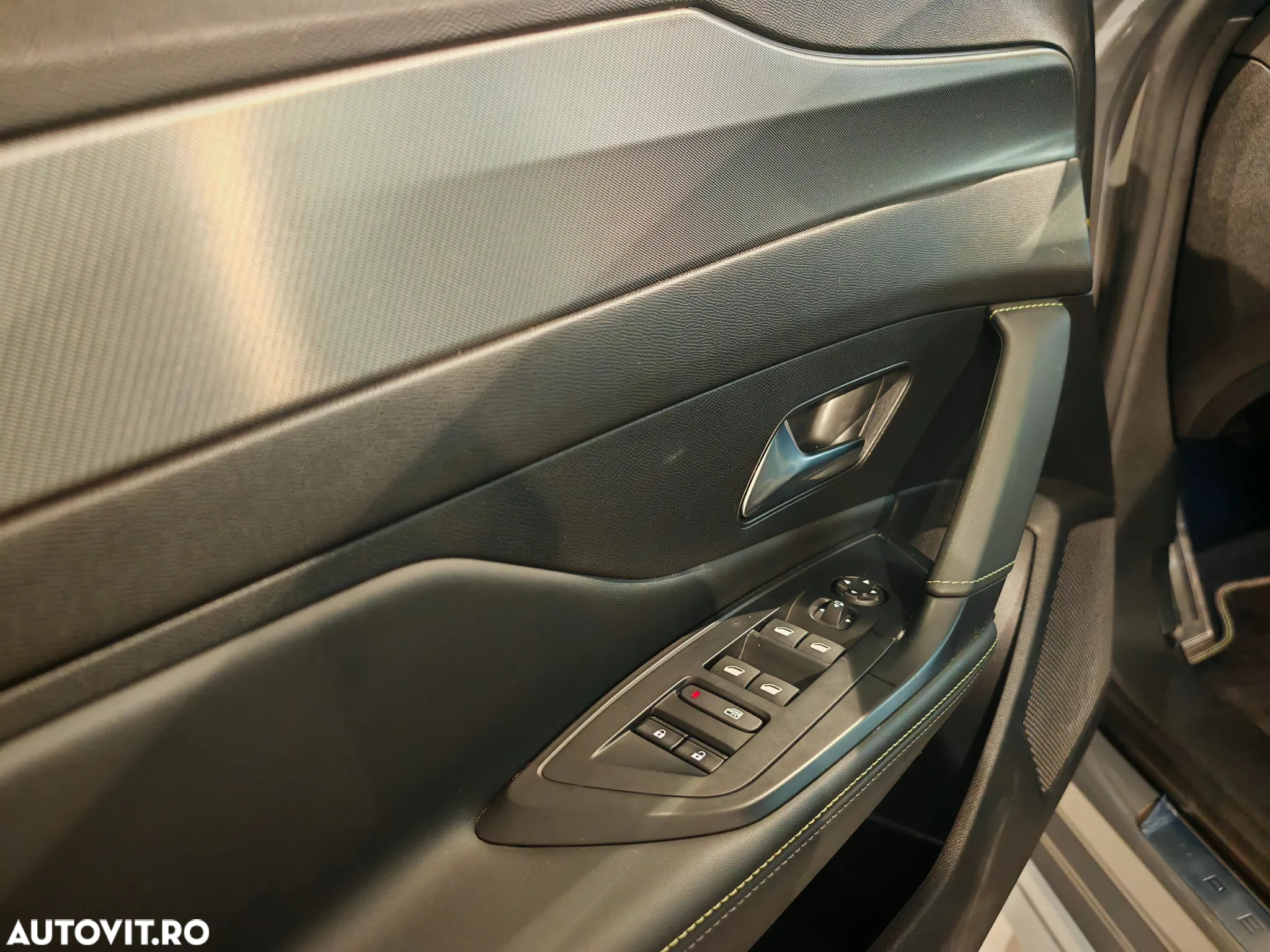 Peugeot 308 1.2L PureTech 130 S&S EAT8 GT - 19
