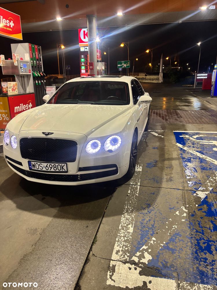 Bentley Flying Spur V8 Convertible - 3