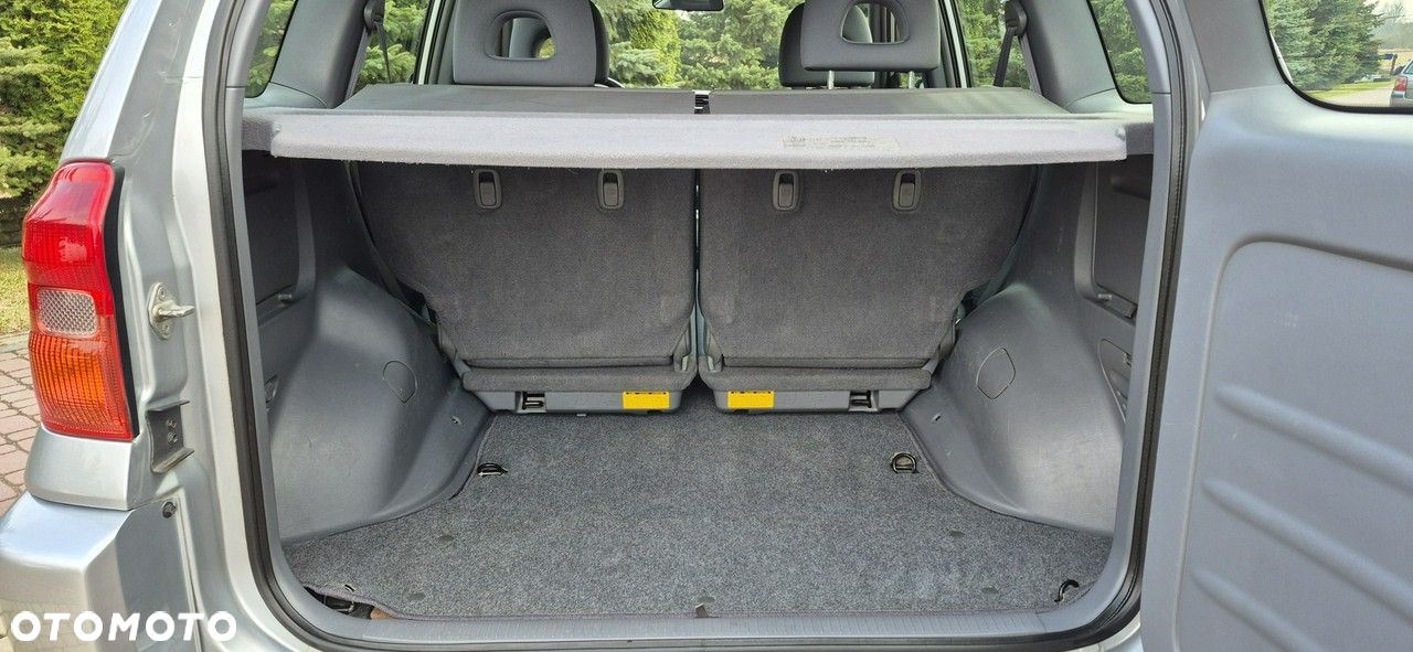 Toyota RAV4 2.0 VVT-i 4x4 - 12