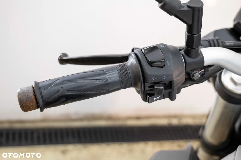 Yamaha MT - 24