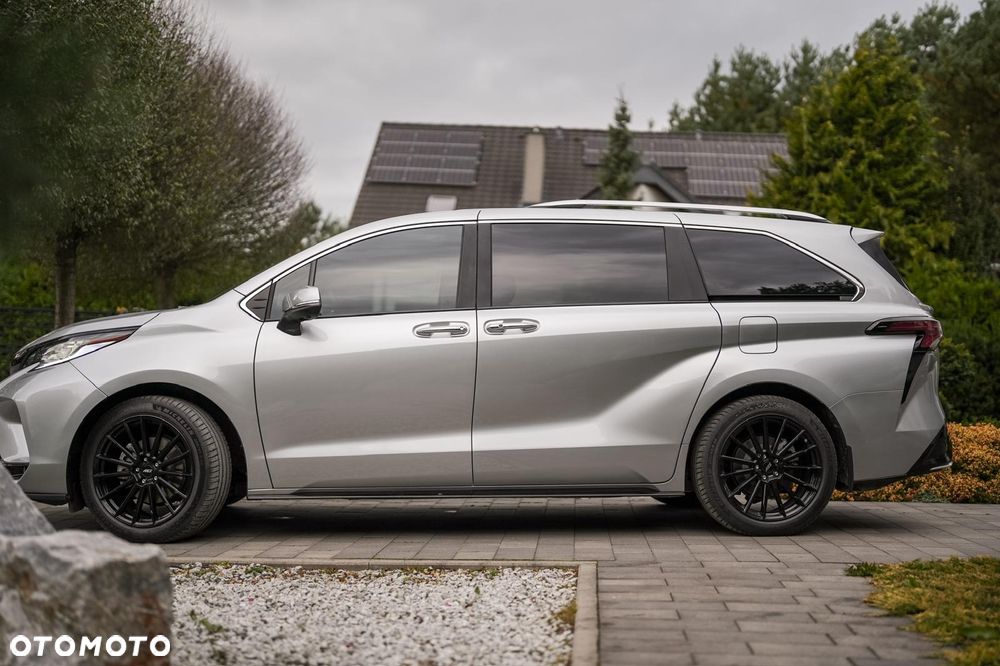 Toyota Sienna - 32