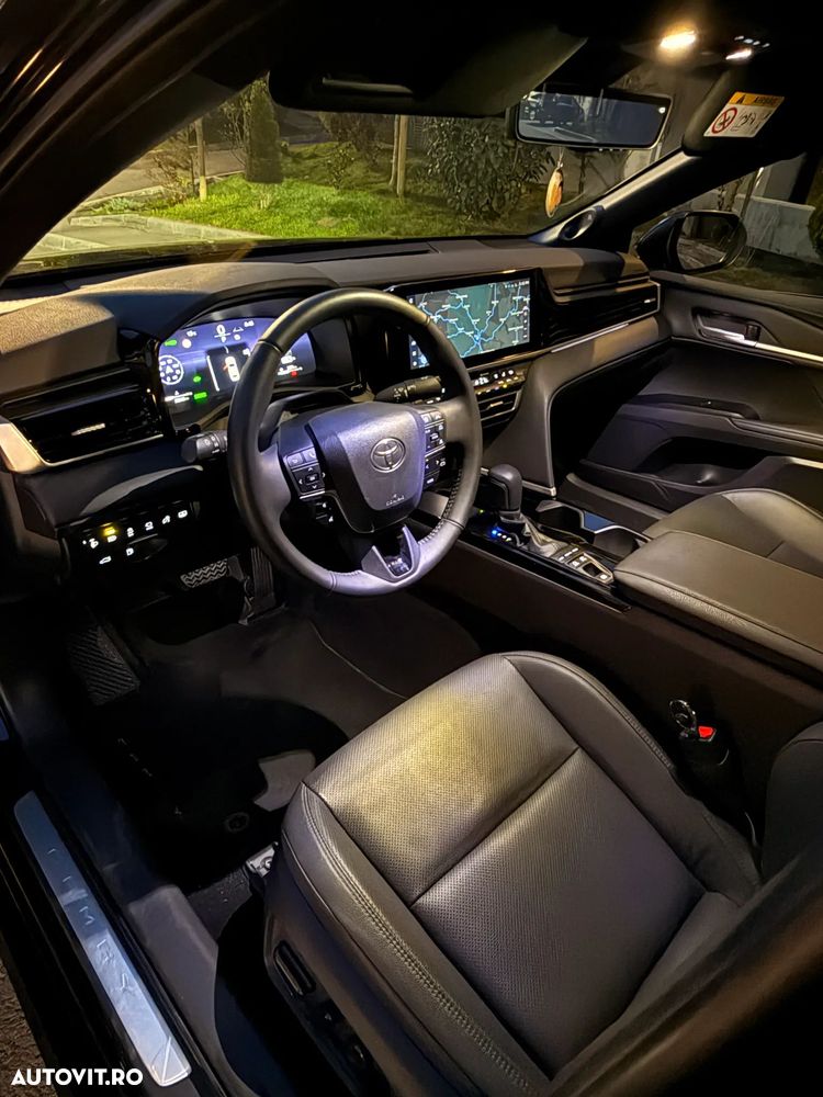 Toyota Camry 2.5 HEV Luxury - 25