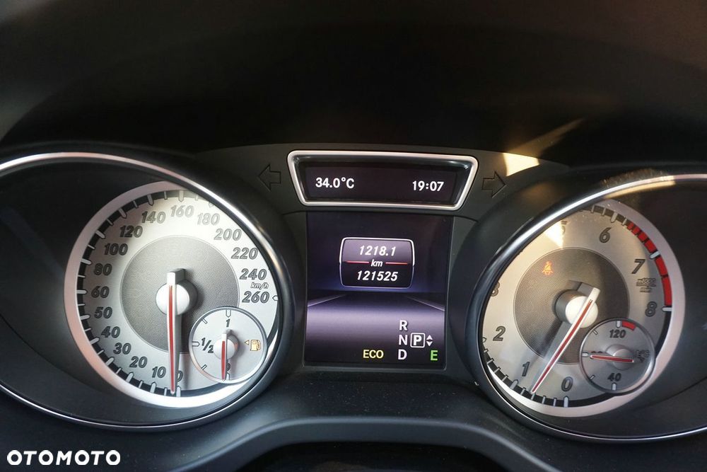 Mercedes-Benz GLA 200 7G-DCT Urban - 14