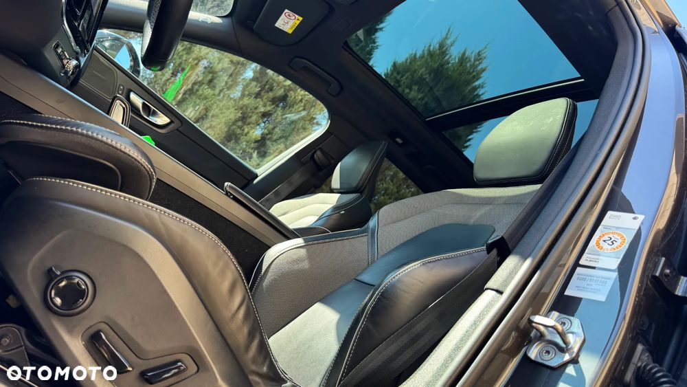 Volvo XC 60 B4 D AWD Geartronic RDesign - 23