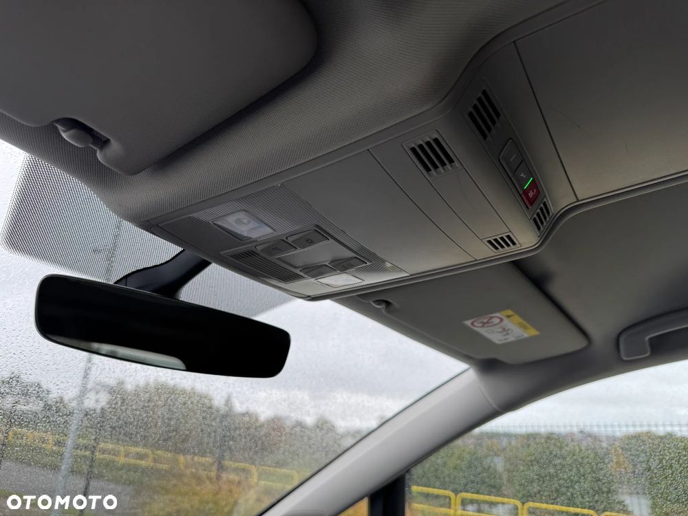 Volkswagen Touran 2.0 TDI SCR DSG IQ.DRIVE - 38
