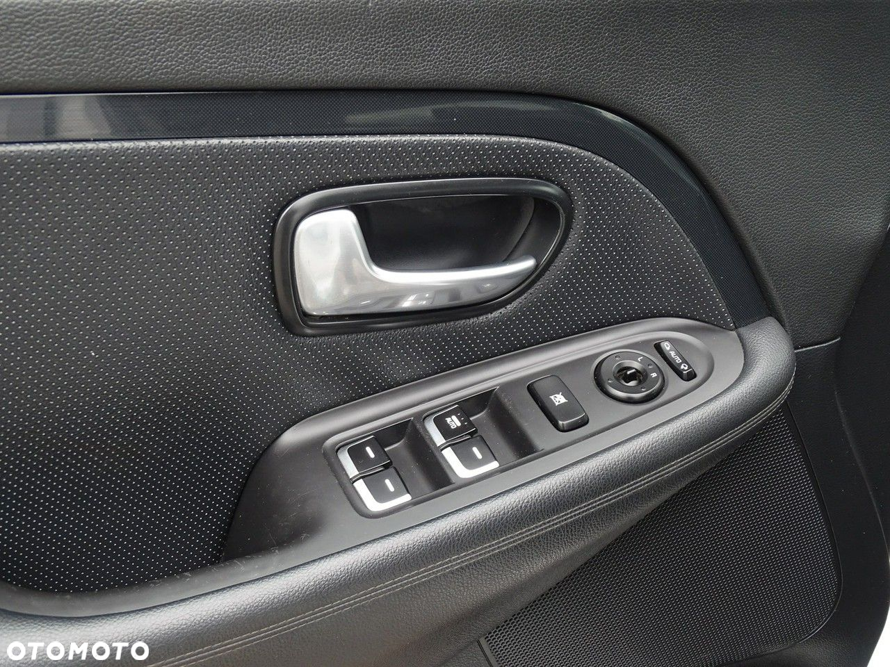 Kia Carens - 27