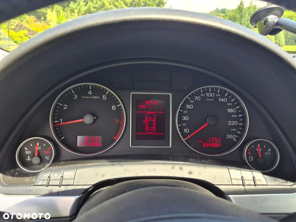 Audi A4 Limousine - 8