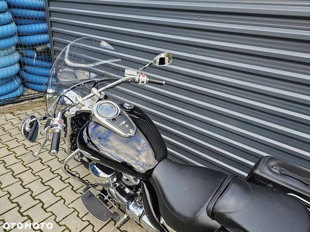 Suzuki Intruder - 28