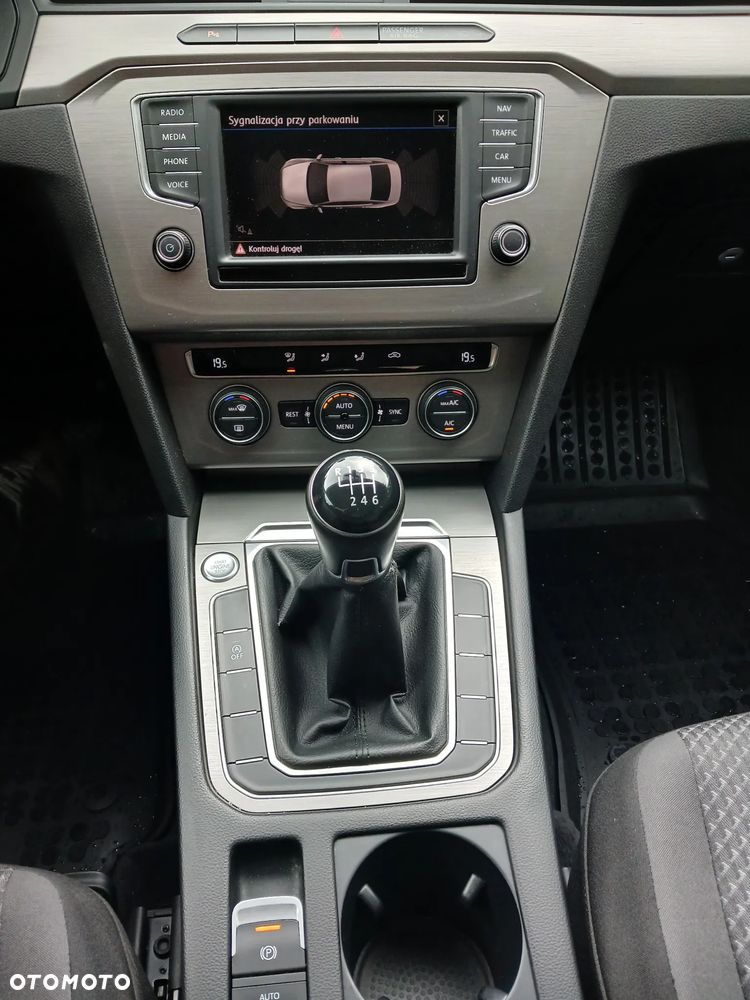Volkswagen Passat 1.4 TSI BMT Trendline - 22