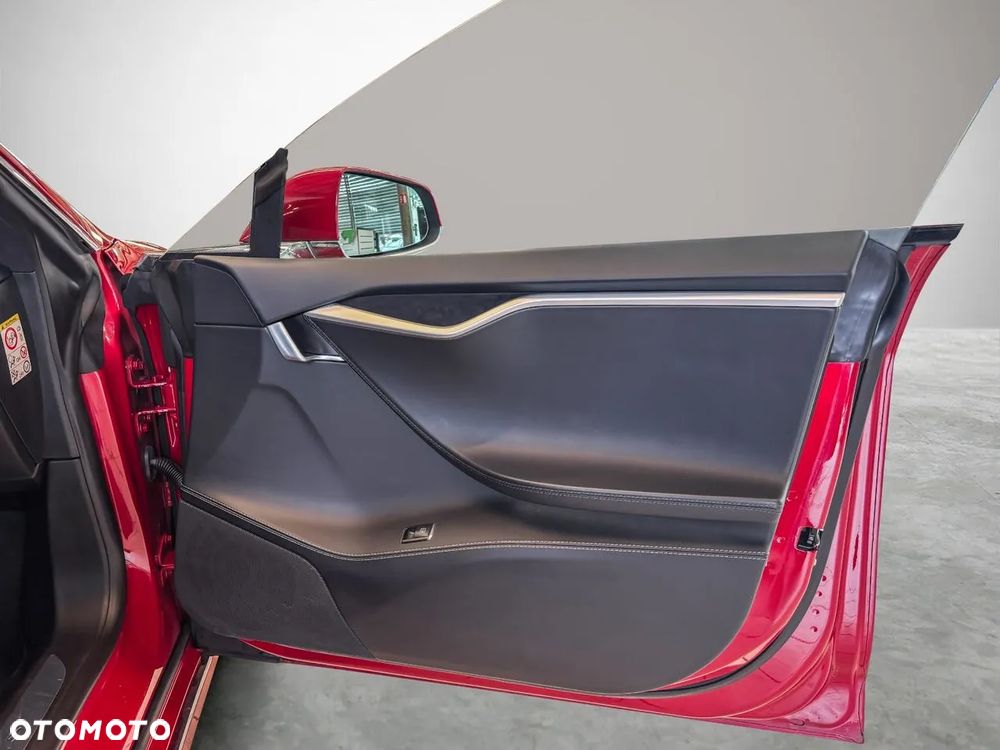 Tesla Model S - 23