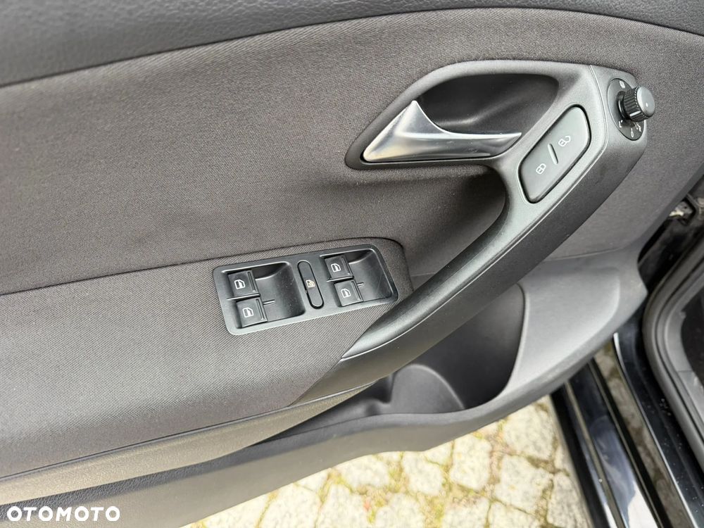 Volkswagen Polo 1.4 16V Comfortline - 28