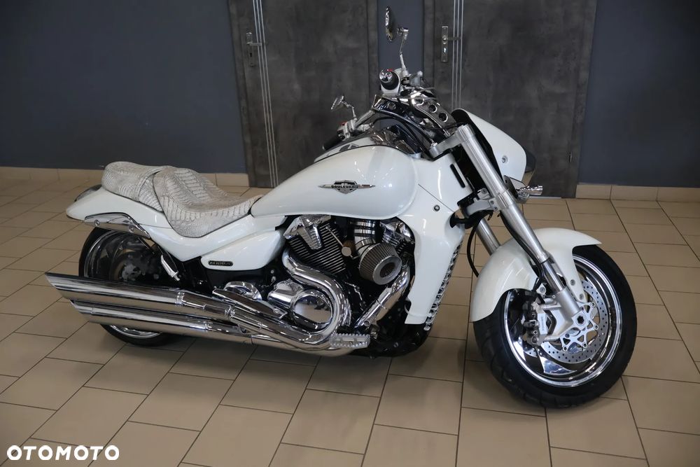 Suzuki Intruder - 11