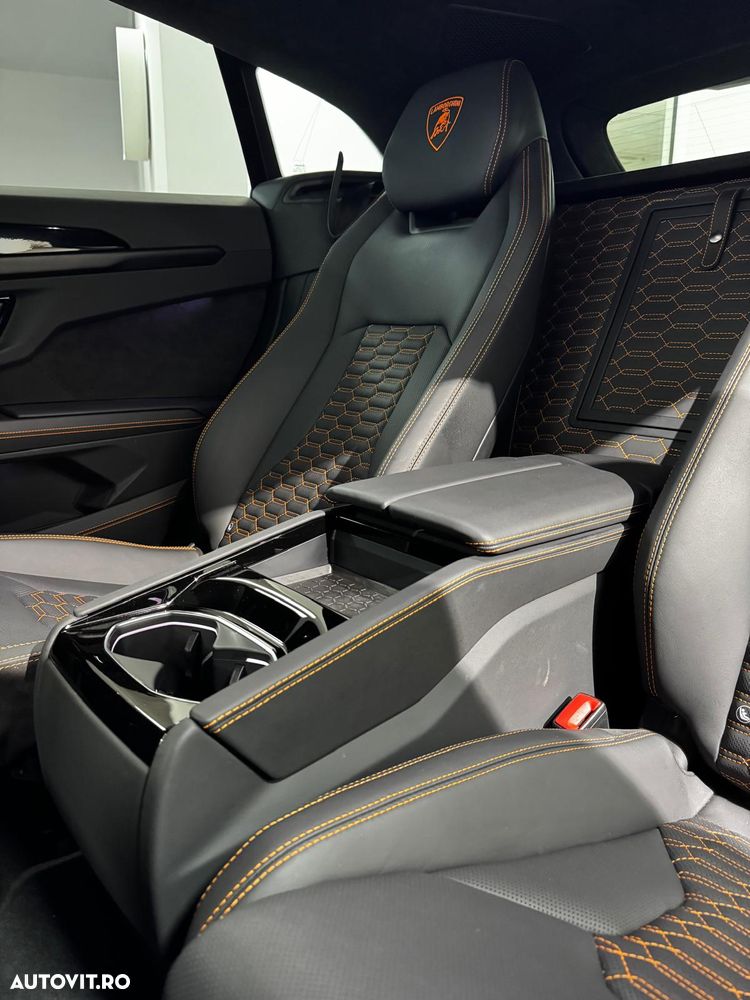 Lamborghini URUS - 26
