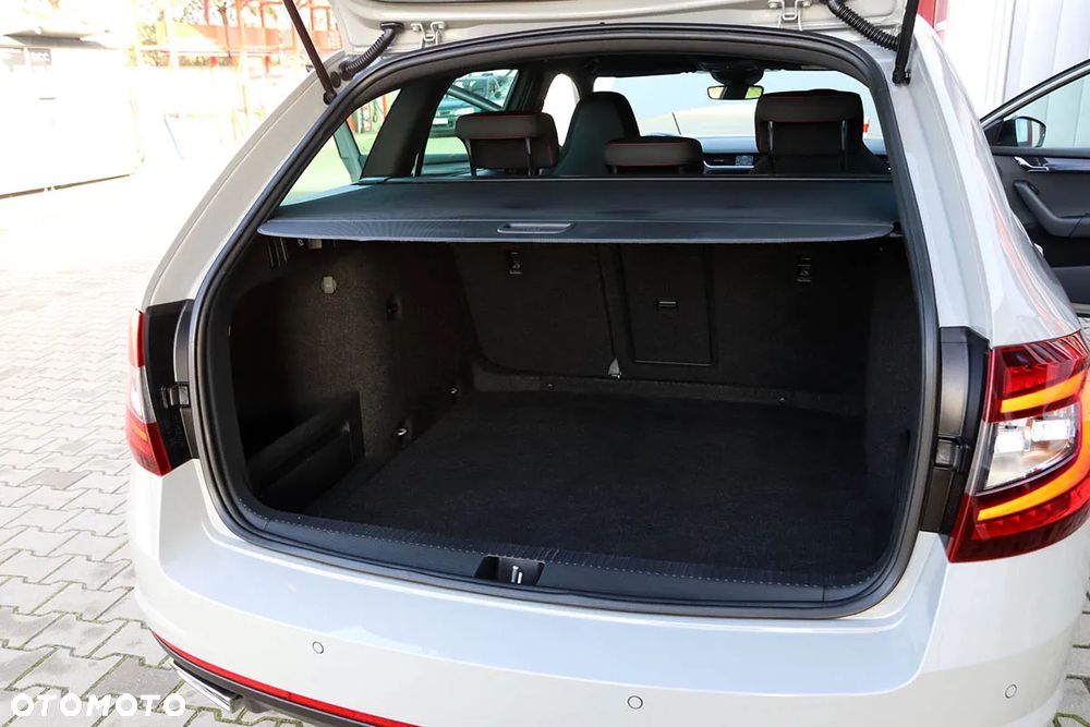 Skoda Octavia 2.0 TDI SCR 4x4 RS DSG - 38