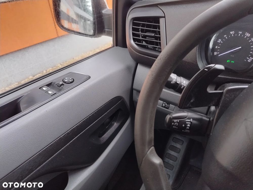 Peugeot EXPERT NOWY MODEL 1.6 HDI (101KM) AUTOMAT (L2H1) (EURO,6) KLIMA WEBASTO FULL OPCJA STAN IDEALNY NIE MA RDZY 100% BEZWYPADKOWY SERWIS A.S.O. DO KOŃCA ! ! ! - 17