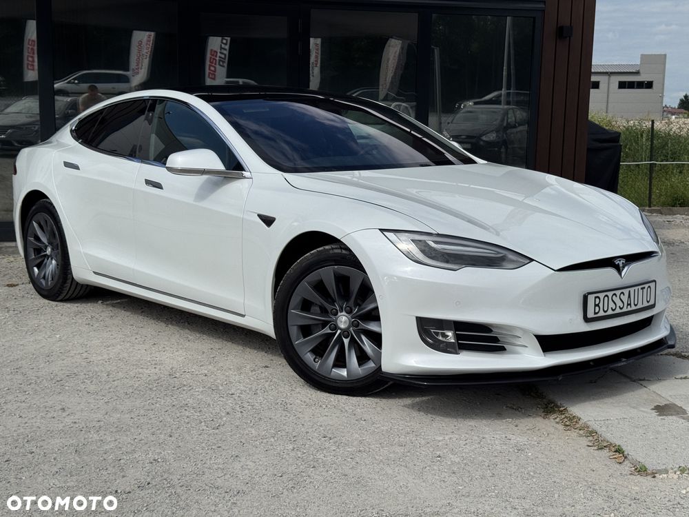 Tesla Model S - 3