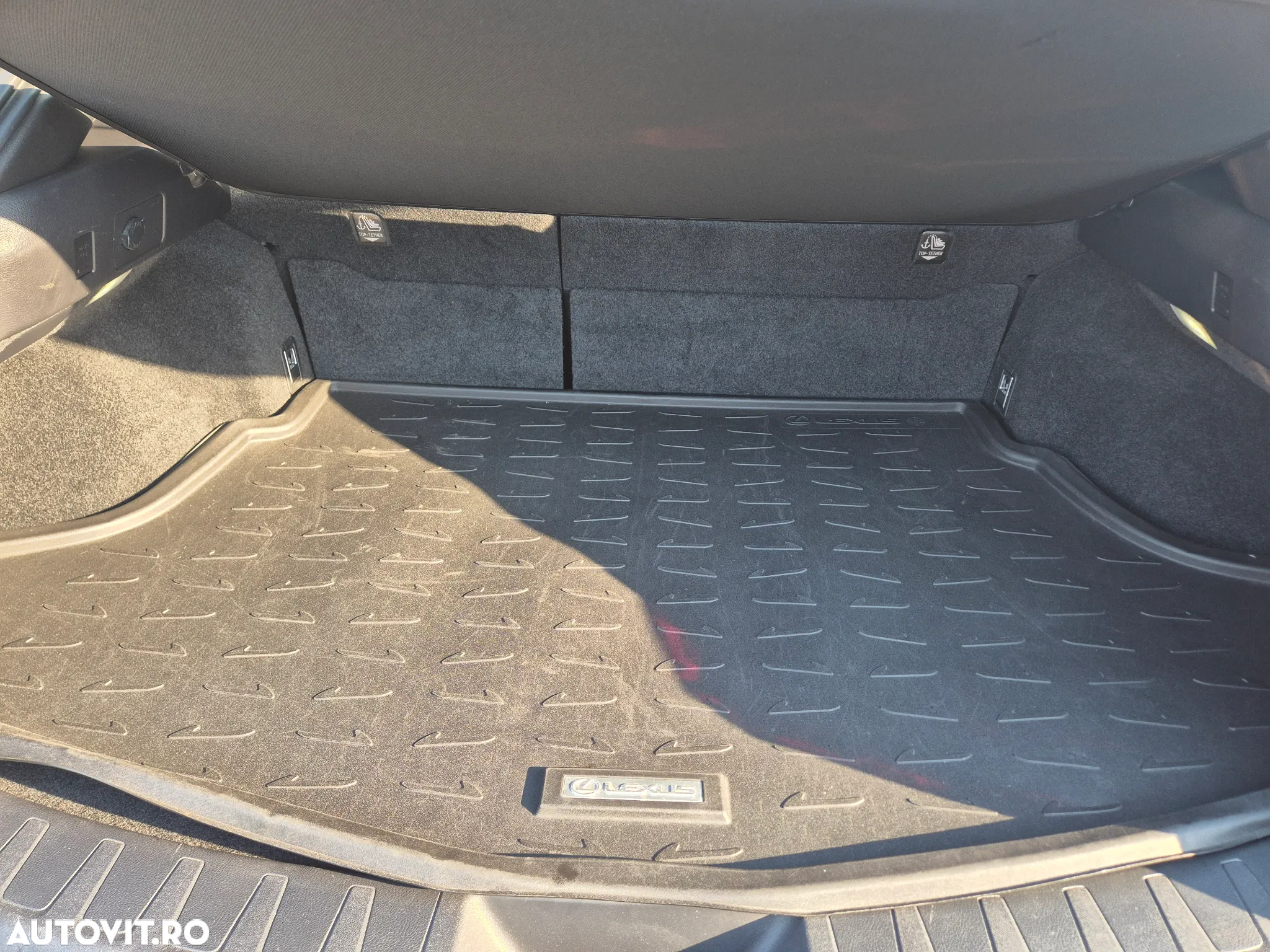 Lexus UX 250h FWD Business - 22
