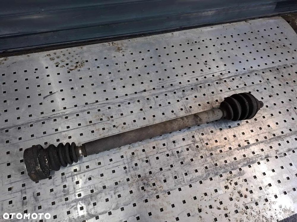 PÓŁOŚ PRAWA DŁUGA VW CADDY III 2,0 SDI BST 03-10 - 2