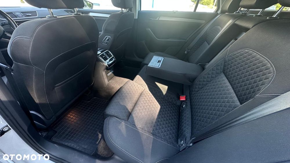 Skoda Superb 2.0 TDI Style DSG - 6
