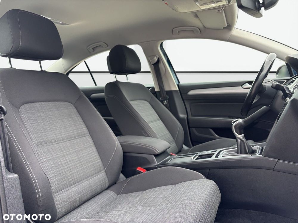 Volkswagen Passat - 20
