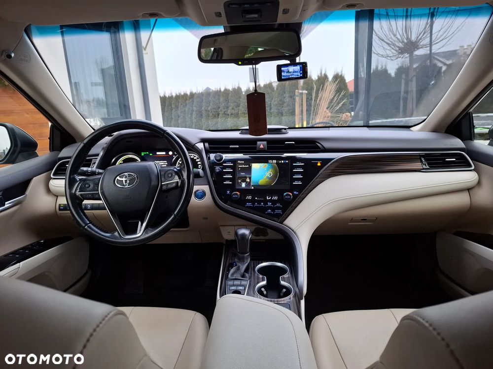 Toyota Camry 2.5 Hybrid Executive CVT - 10