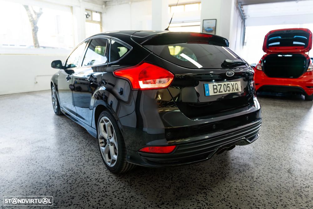 Ford Focus 2.0 EcoBoost ST c/ Pack Pele Desportiva - 3