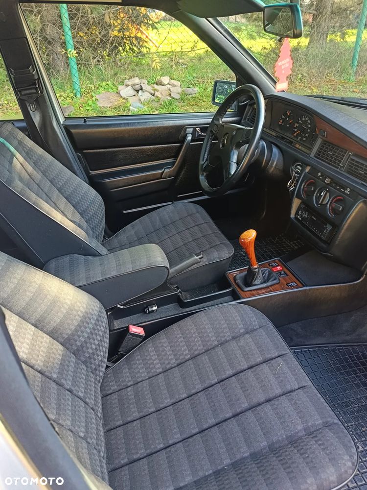 Mercedes-Benz W201 (190) - 8