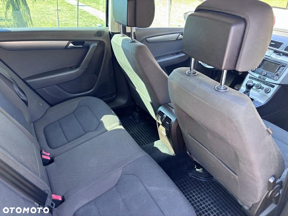 Volkswagen Passat 1.6 TDI Comfortline - 10