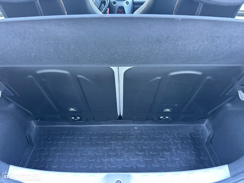 Toyota Aygo x-shift x-play - 13