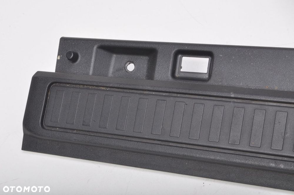 DEFENDER L663 OSŁONA PASA TYLNEGO BAGAŻNIKA 21R - 3